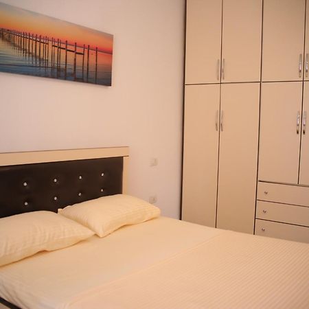 Pleasant Apartment With Free Dedicated Parking In Komuna E Parisit ティラナ エクステリア 写真
