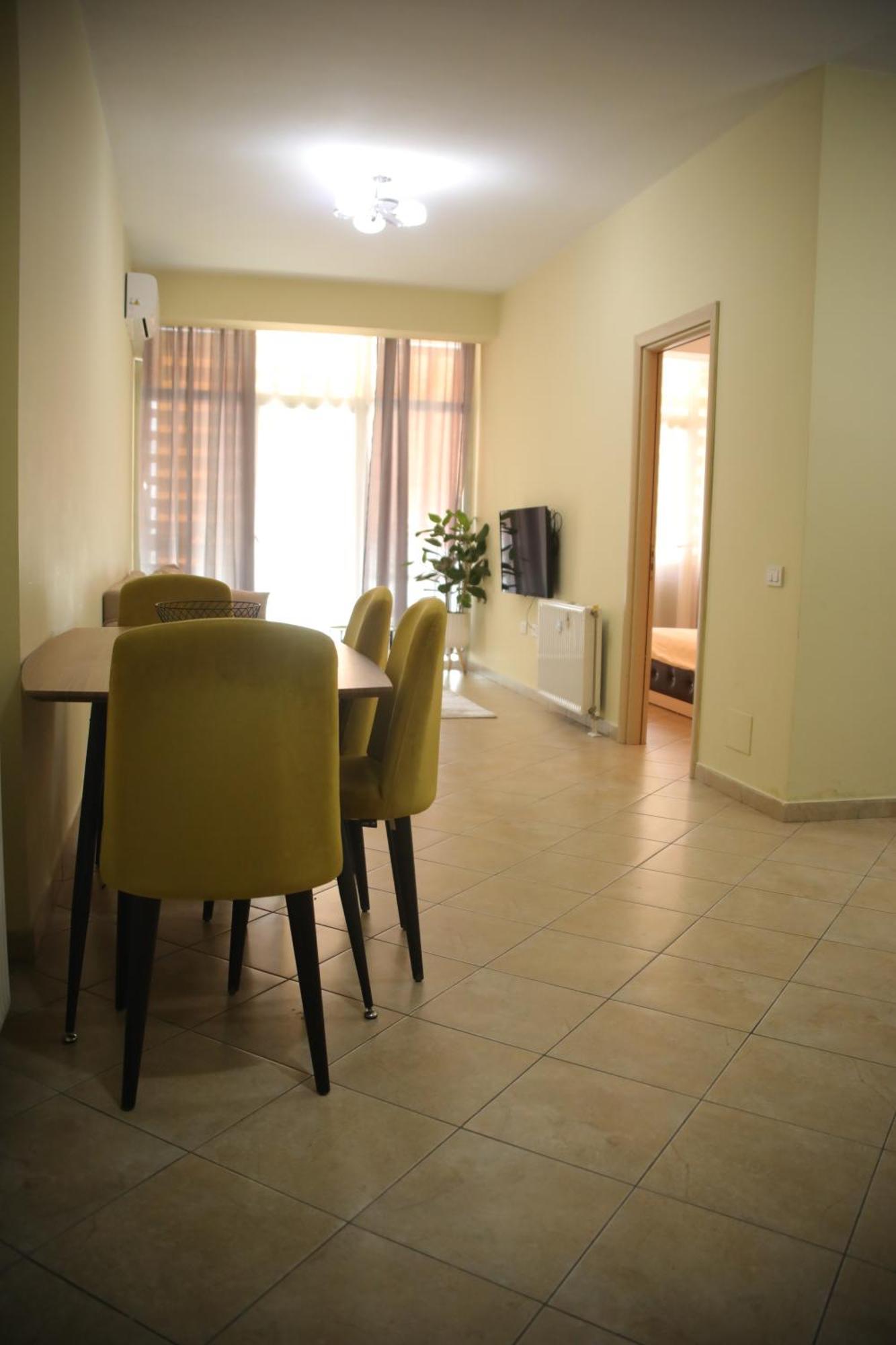 Pleasant Apartment With Free Dedicated Parking In Komuna E Parisit ティラナ エクステリア 写真