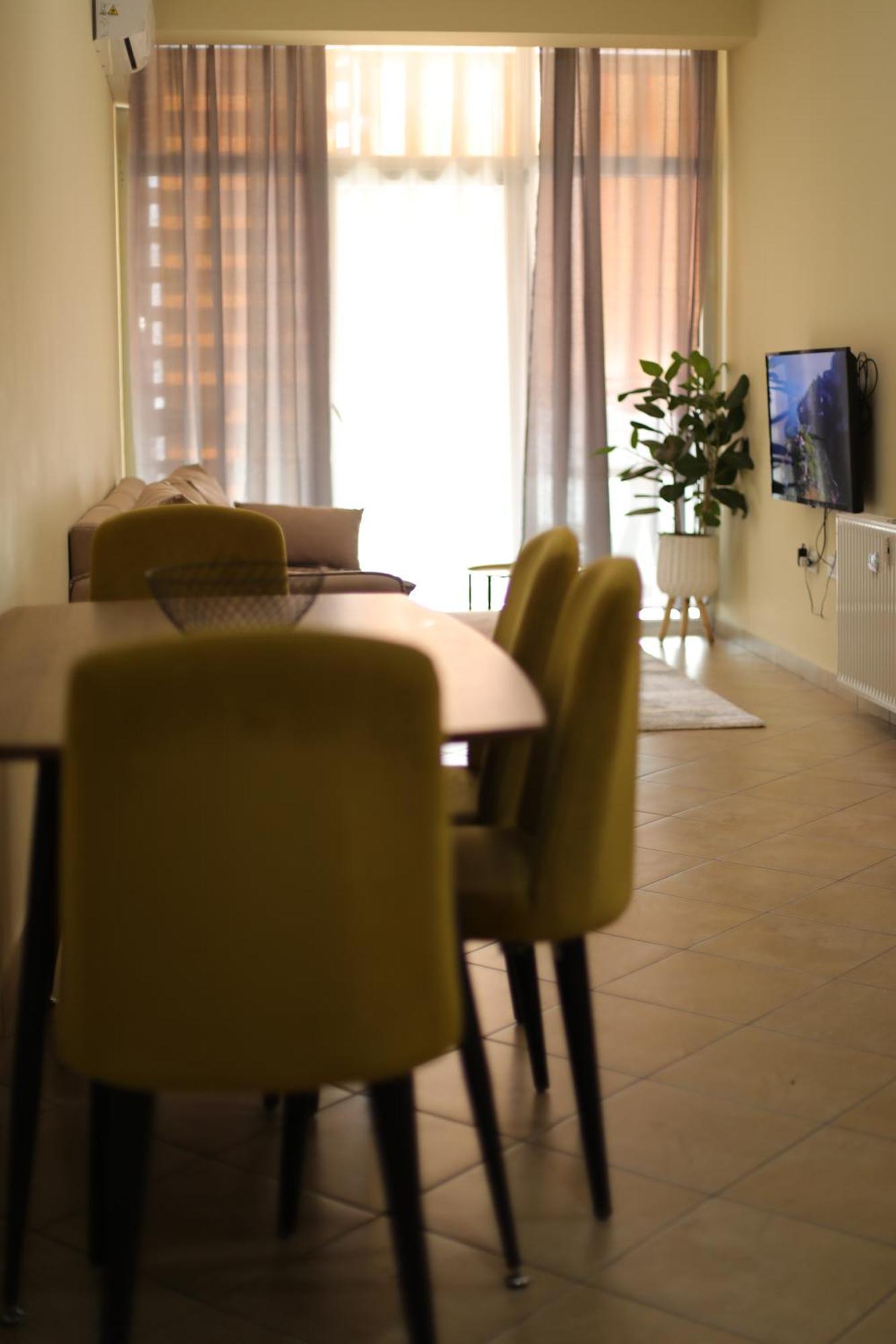 Pleasant Apartment With Free Dedicated Parking In Komuna E Parisit ティラナ エクステリア 写真