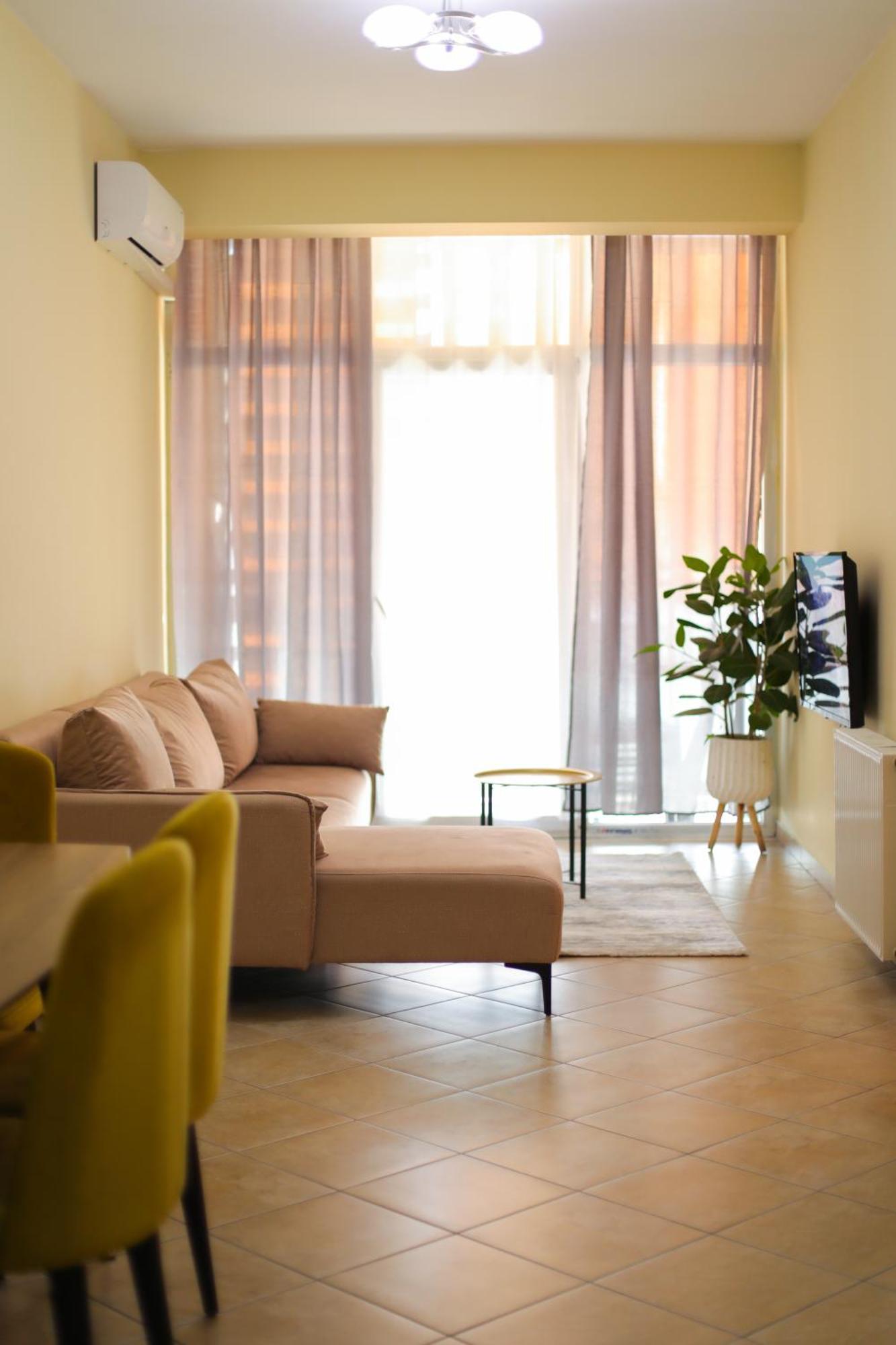 Pleasant Apartment With Free Dedicated Parking In Komuna E Parisit ティラナ エクステリア 写真