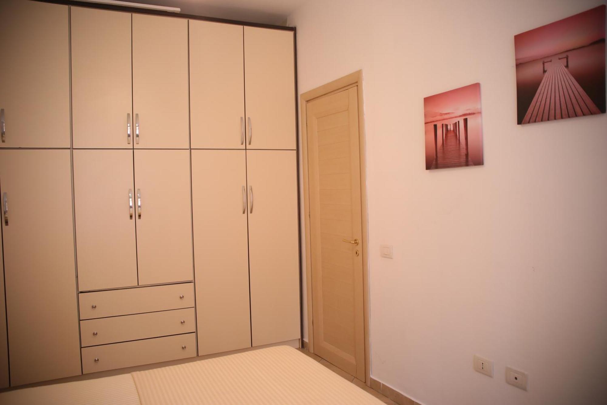 Pleasant Apartment With Free Dedicated Parking In Komuna E Parisit ティラナ エクステリア 写真